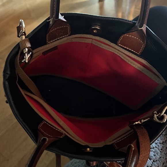 Dooney and Bourke bag, very classic leather, great condition, smoke free home - Picture 3 of 4